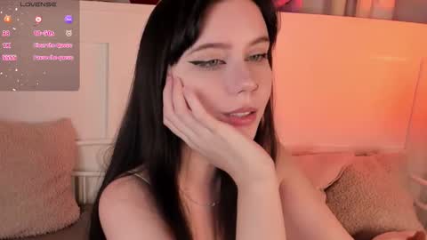 Una  online show from November 7, 2025, 12:49 pm