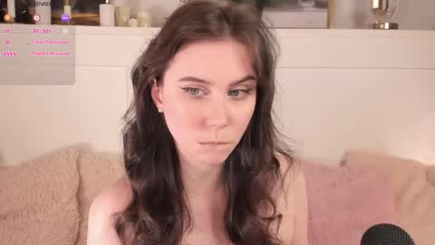 Una  online show from May 8, 2026, 10:53 am