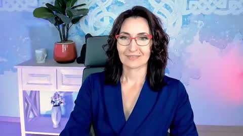 UnaTera online show from October 10, 2025, 8:02 am