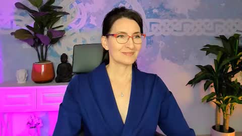 UnaTera online show from November 15, 2025, 5:16 am