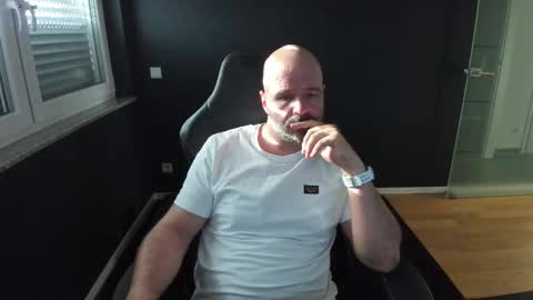 Snapshot of uncle_bear chatting on November 12, 2025, 9:53 am Uncle Bear online show from November 12, 2025, 9:53 am