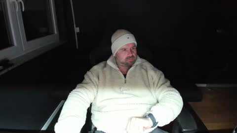 Snapshot of uncle_bear chatting on March 26, 2026, 9:31 pm Uncle Bear online show from March 26, 2026, 9:31 pm