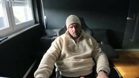 Snapshot of uncle_bear chatting on March 27, 2026, 8:48 am Uncle Bear online show from March 27, 2026, 8:48 am