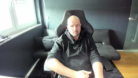 Snapshot of uncle_bear chatting on March 28, 2026, 10:26 am Uncle Bear online show from March 28, 2026, 10:26 am