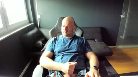 Snapshot of uncle_bear chatting on May 21, 2026, 12:01 pm Uncle Bear online show from May 21, 2026, 12:01 pm