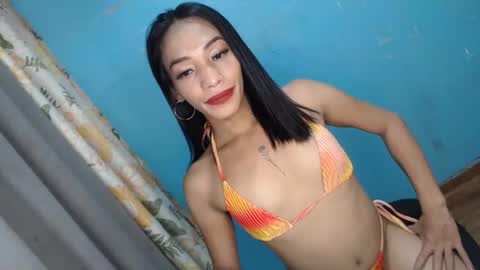 Snapshot of uncut_queen chatting on October 3, 2025, 1:35 am LOVELY JANE online show from October 3, 2025, 1:35 am