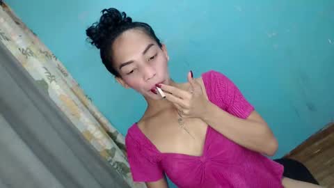 Snapshot of uncut_queen chatting on October 27, 2025, 3:21 am LOVELY JANE online show from October 27, 2025, 3:21 am