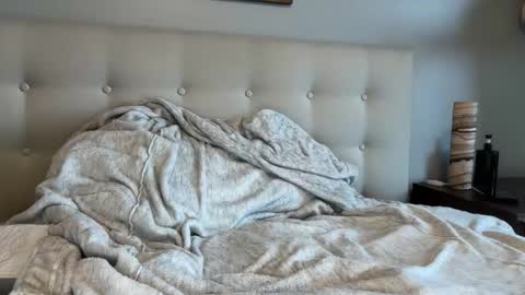 uncutnudist online show from April 12, 2026, 3:39 pm