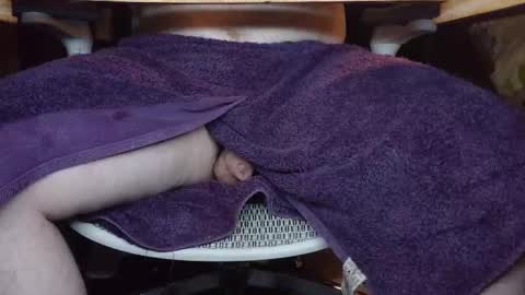 Under the desk online show from December 21, 2025, 9:55 pm