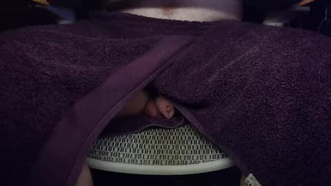 Snapshot of under_the_desk40 chatting on February 13, 2026, 9:33 pm Under the desk online show from February 13, 2026, 9:33 pm