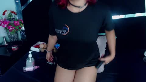 Snapshot of underbaby_ chatting on December 20, 2024, 9:50 pm UnderBaby online show from December 20, 2024, 9:50 pm