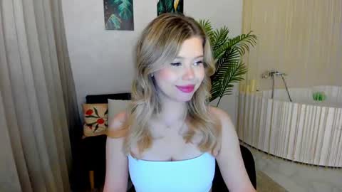 Snapshot of unforgettablalice chatting on June 14, 2026, 7:49 pm Alice online show from June 14, 2026, 7:49 pm