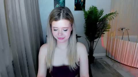 Snapshot of unforgettablalice chatting on June 15, 2026, 7:38 pm Alice online show from June 15, 2026, 7:38 pm