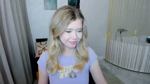 Snapshot of unforgettablalice chatting on June 18, 2026, 7:51 pm Alice online show from June 18, 2026, 7:51 pm