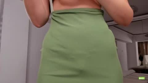 Snapshot of unforgettable_s chatting on April 2, 2026, 4:15 pm Silvia online show from April 2, 2026, 4:15 pm