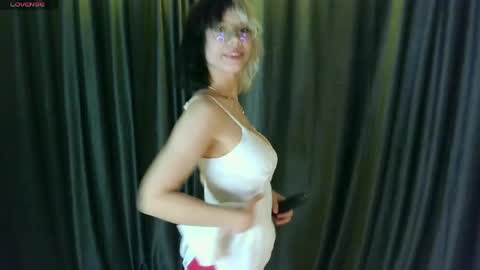 unforgettablehelen online show from May 19, 2026, 4:35 pm