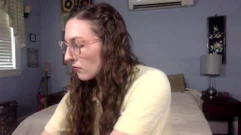Lola Moonstone online show from May 20, 2026, 3:18 pm