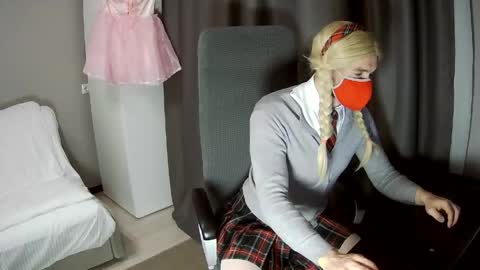 Mylittlecute online show from April 28, 2026, 7:19 pm