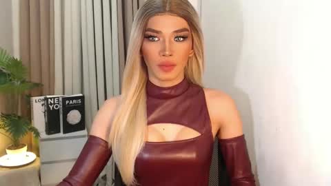 Snapshot of unique_taste69 chatting on October 10, 2025, 7:35 pm Miss Andrea online show from October 10, 2025, 7:35 pm