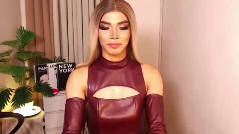 Snapshot of unique_taste69 chatting on October 22, 2025, 5:02 pm Miss Andrea online show from October 22, 2025, 5:02 pm