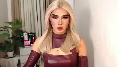 Miss Andrea online show from December 5, 2025, 6:26 pm