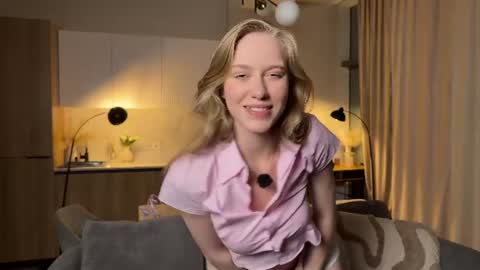 UnnaBella online show from June 9, 2026, 7:14 pm