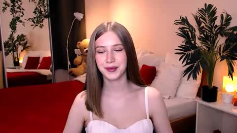 unreal_lady online show from June 6, 2026, 10:03 pm