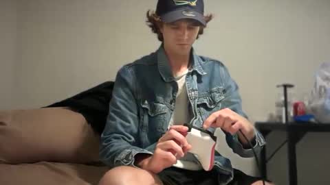 Stepbro online show from September 17, 2025, 7:32 am