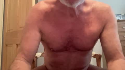 Snapshot of upton64 chatting on December 5, 2024, 9:39 am Oak Cock online show from December 5, 2024, 9:39 am