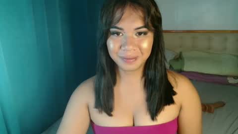 Snapshot of ur_cutiesthotasianxx chatting on October 15, 2025, 1:22 pm Vee online show from October 15, 2025, 1:22 pm