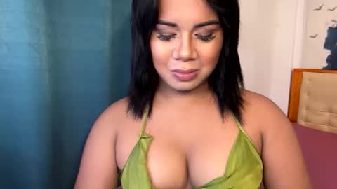 Snapshot of ur_cutiesthotasianxx chatting on November 14, 2025, 8:13 am Vee online show from November 14, 2025, 8:13 am