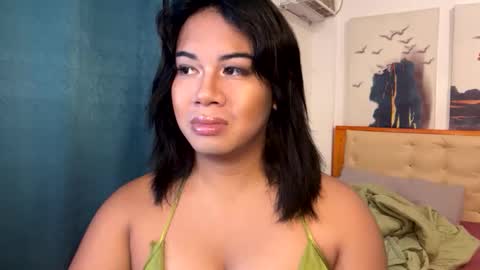 Snapshot of ur_cutiesthotasianxx chatting on November 15, 2025, 3:48 am Vee online show from November 15, 2025, 3:48 am