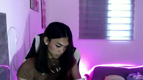 ur_dazzlingmorenaxx online show from September 19, 2025, 1:51 am