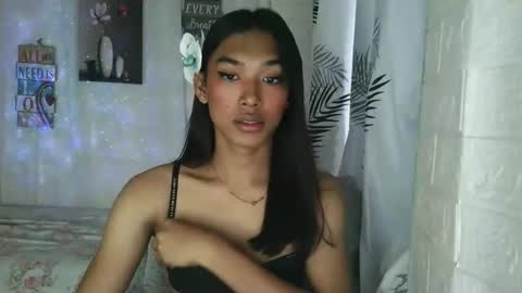 ur_dazzlingmorenaxx online show from February 16, 2026, 2:51 am