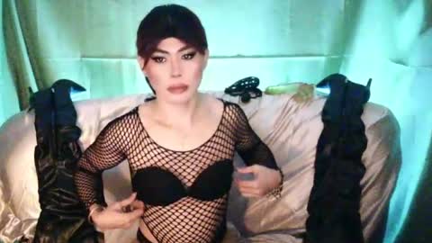 Snapshot of ur_dominatrix chatting on June 12, 2026, 10:25 am MISS ANNA online show from June 12, 2026, 10:25 am