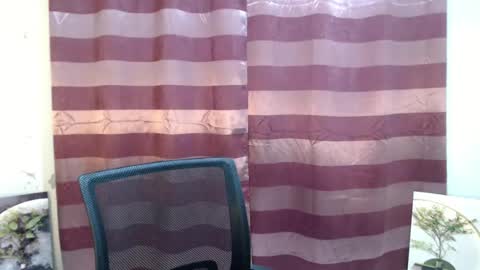 Snapshot of ur_extra_petite chatting on June 14, 2026, 5:59 pm online show from June 14, 2026, 5:59 pm