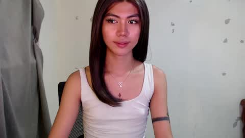 Snapshot of ur_extra_petite chatting on July 7, 2026, 2:54 pm online show from July 7, 2026, 2:54 pm