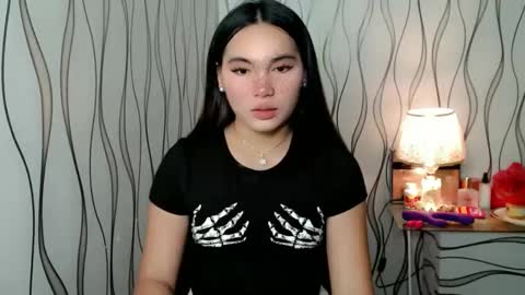 QUEENSY online show from November 17, 2025, 1:11 am