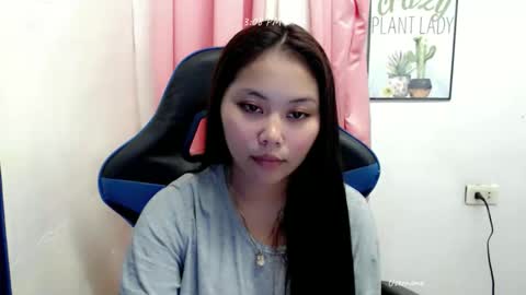 ur_small_girl online show from November 25, 2025, 7:08 am