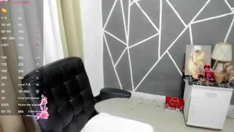 ur_sweetiechess18 online show from August 7, 2026, 11:23 am