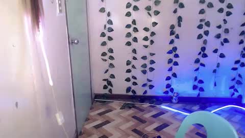 Snapshot of ur_ugly_princess chatting on March 5, 2026, 1:12 am chesca online show from March 5, 2026, 1:12 am