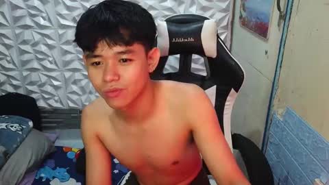 Snapshot of ur_younngtwinkxxx chatting on February 7, 2026, 5:27 pm Ken online show from February 7, 2026, 5:27 pm