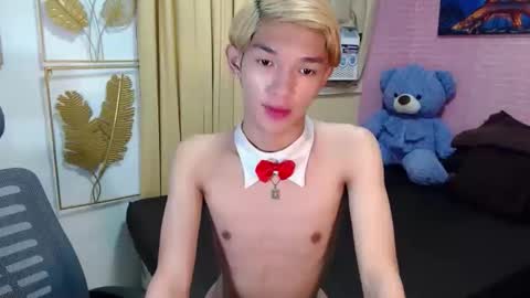urasian_john20 online show from April 29, 2026, 1:59 pm