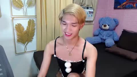 urasian_john20 online show from May 1, 2026, 12:04 am