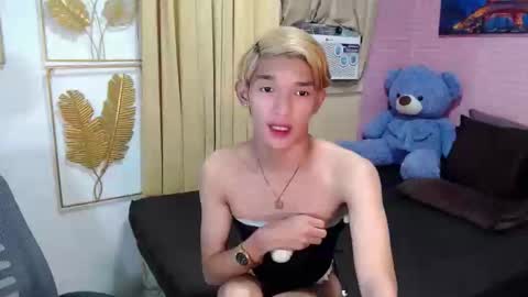 urasian_john20 online show from May 1, 2026, 5:39 pm