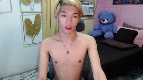 urasian_john20 online show from May 18, 2026, 4:13 pm
