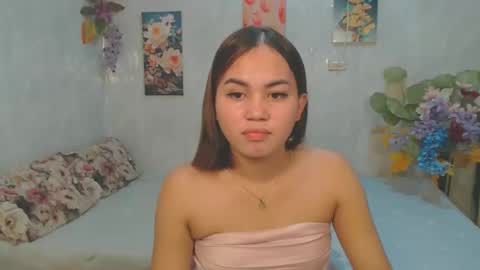 urasian_kat online show from May 3, 2026, 11:44 pm