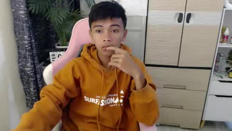 urasian_lloyd online show from February 4, 2026, 8:36 pm