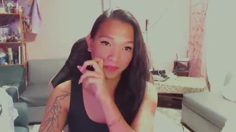 Snapshot of urasian_newra chatting on February 11, 2025, 8:10 pm NEWRA ALLISON online show from February 11, 2025, 8:10 pm