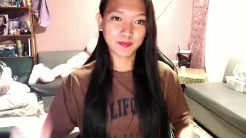 Snapshot of urasian_newra chatting on February 14, 2025, 12:03 pm NEWRA ALLISON online show from February 14, 2025, 12:03 pm